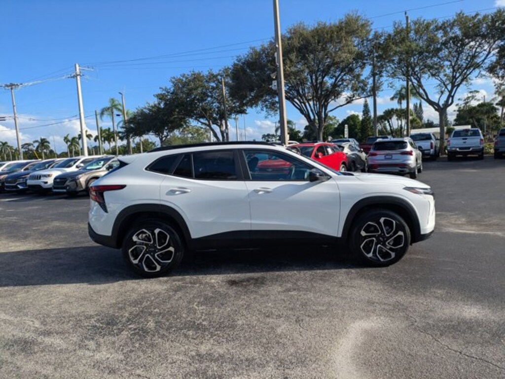 Used 2025 Chevrolet Trax 2RS SUV