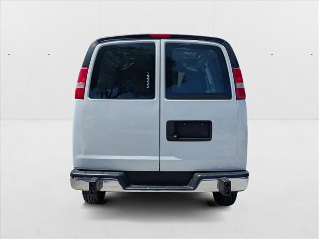 2021 Chevrolet Express 2500 Cargo Van photo 2