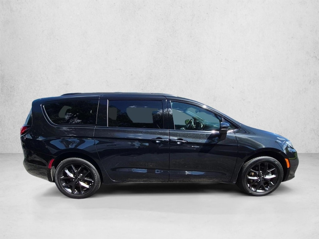 Used 2023 Chrysler Pacifica Touring L Van Passenger Van