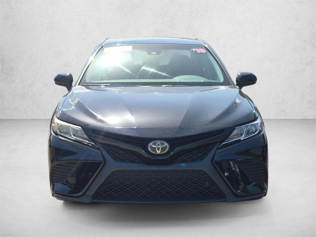 Used 2018 Toyota Camry SE Sedan