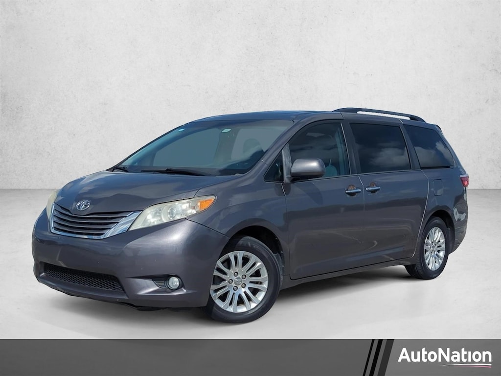 Used 2017 Toyota Sienna XLE Premium Van