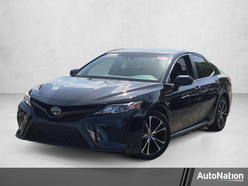 Used 2018 Toyota Camry SE Sedan