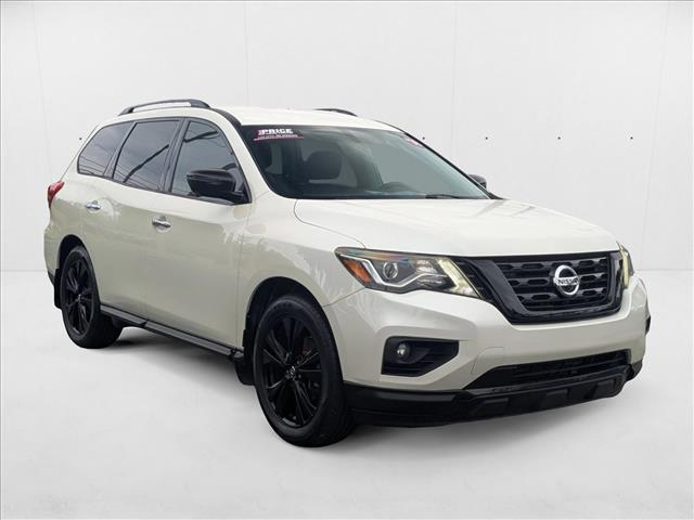2018 Nissan Pathfinder SL photo 2