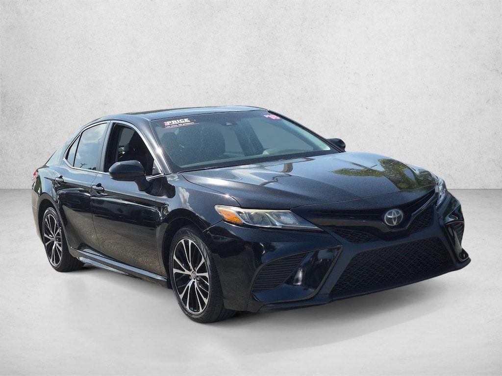 Used 2018 Toyota Camry SE Sedan