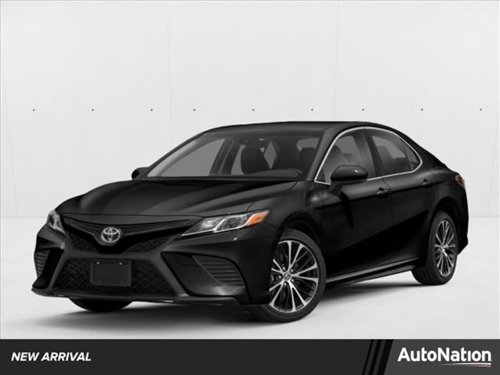 Used 2018 Toyota Camry SE Sedan