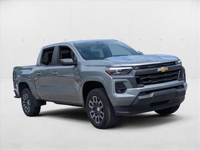 2023 Chevrolet Colorado LT photo 3