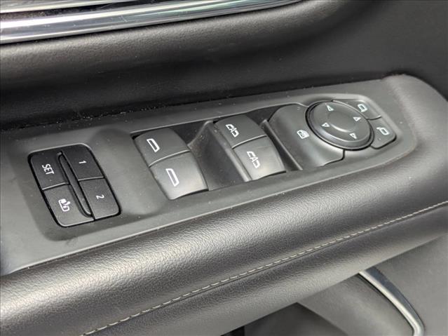 2021 Chevrolet Suburban LT photo 3