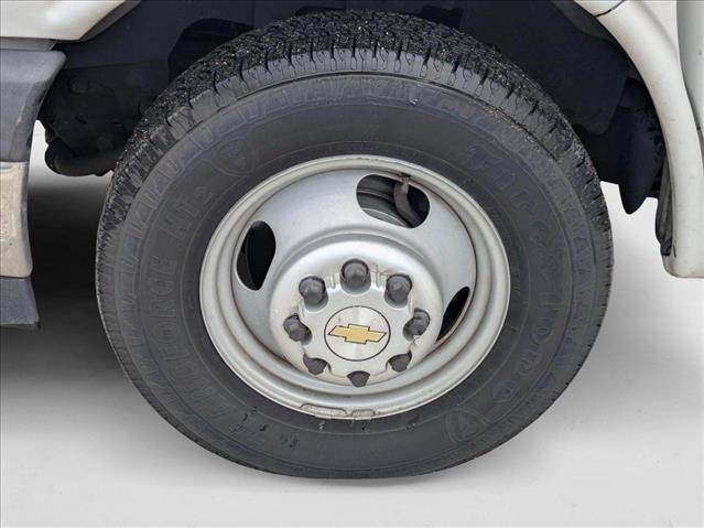 2019 Chevrolet Express Cutaway 3500 photo 3