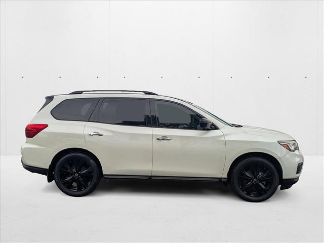 2018 Nissan Pathfinder SL photo 3