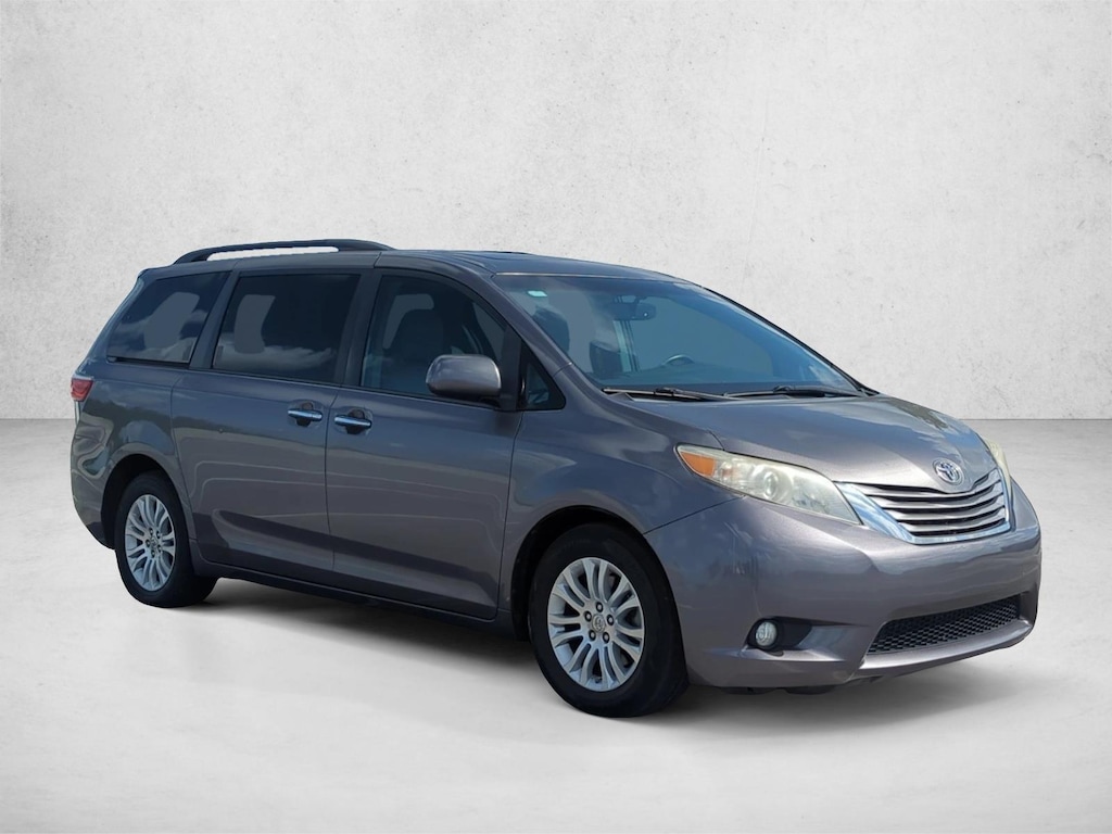Used 2017 Toyota Sienna XLE Premium Van
