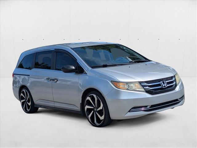 2015 Honda Odyssey LX photo 3