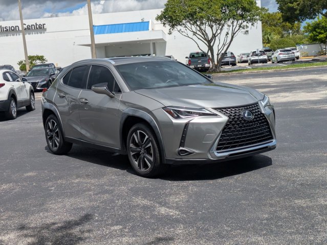 2019 Lexus UX 200 photo 3