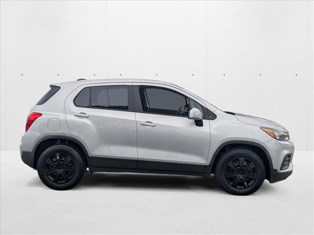 2017 Chevrolet Trax LS photo 3