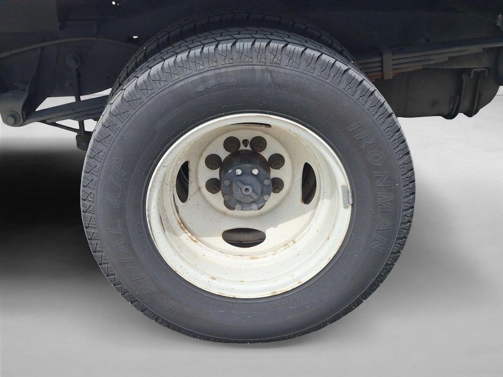 Used 2022 Ford E-350 Cutaway Truck