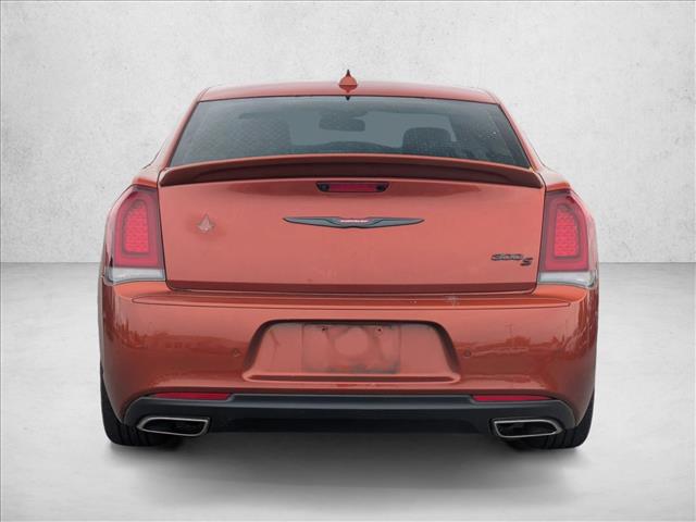 2021 Chrysler 300 photo 2