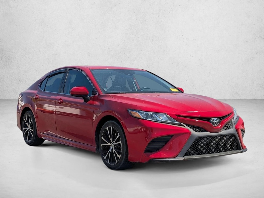Used 2020 Toyota Camry SE Sedan