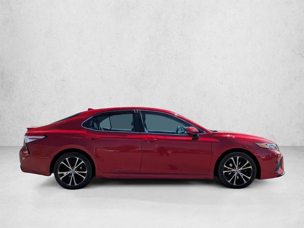 Used 2020 Toyota Camry SE Sedan