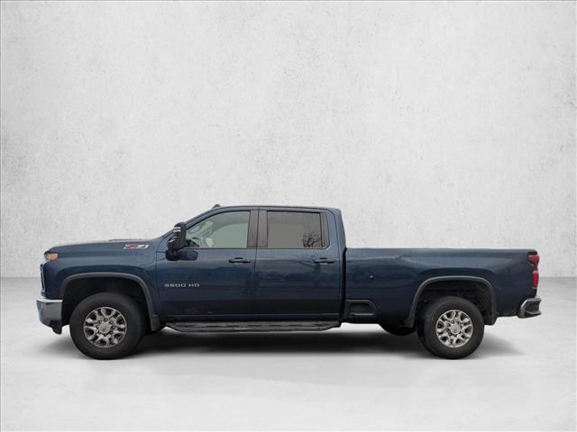 2022 Chevrolet Silverado 3500HD LT photo 2