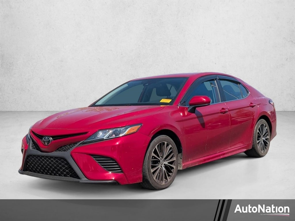 Used 2020 Toyota Camry SE Sedan