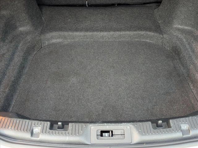 2017 Ford Taurus SEL photo 3
