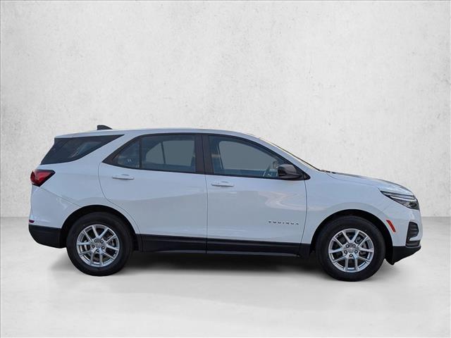 2022 Chevrolet Equinox LS photo 3