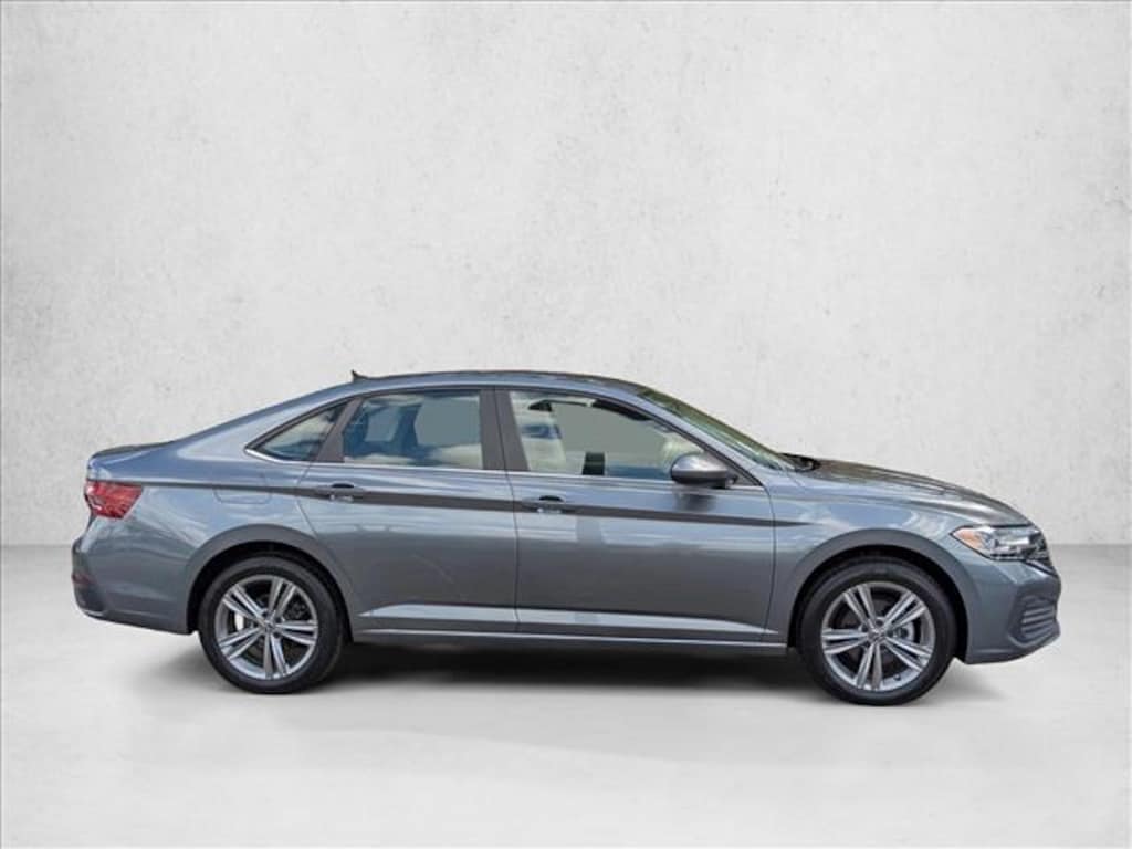 Used 2022 Volkswagen Jetta SE Sedan