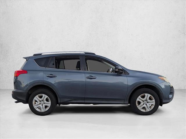2014 Toyota RAV4 LE photo 4