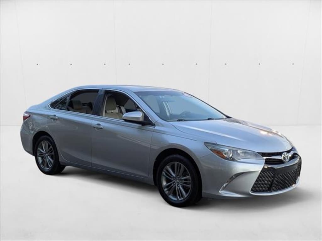 Used 2017 Toyota Camry SE Sedan
