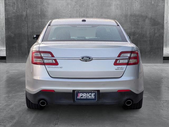 2017 Ford Taurus SEL photo 4