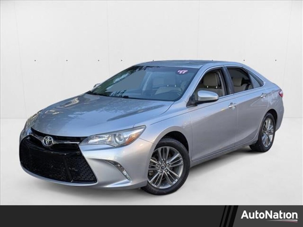 Used 2017 Toyota Camry SE Sedan