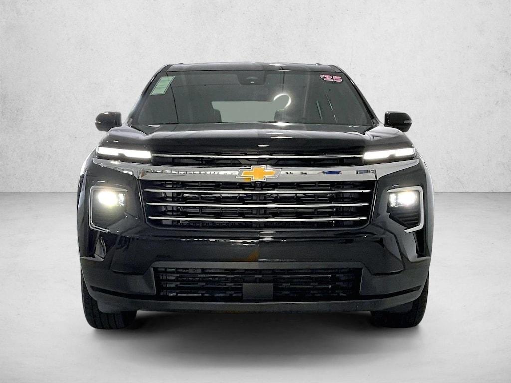 Used 2025 Chevrolet Traverse FWD LT SUV