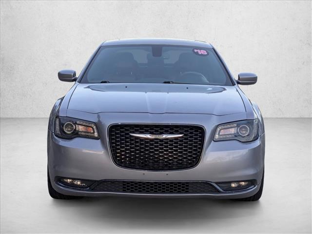 2018 Chrysler 300 photo 2
