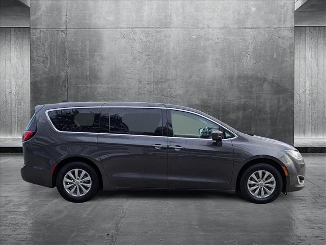 2019 Chrysler Pacifica Touring Plus photo 4