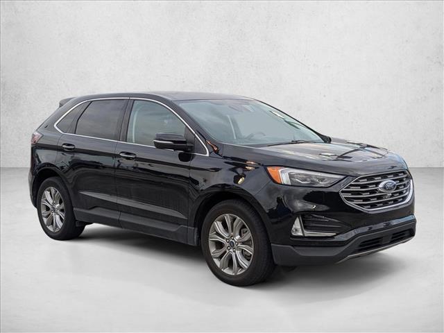 2022 Ford Edge Titanium photo 2