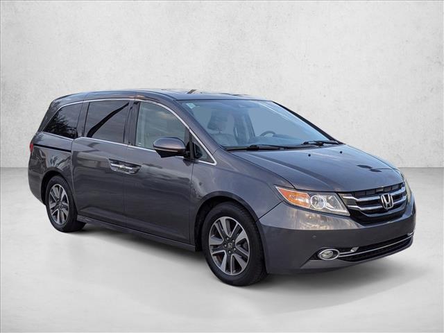 2016 Honda Odyssey Touring Elite photo 3
