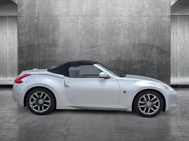 2010 Nissan 370Z Touring photo 4