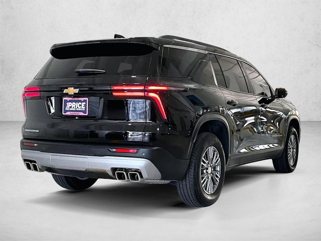 Used 2025 Chevrolet Traverse FWD LT SUV