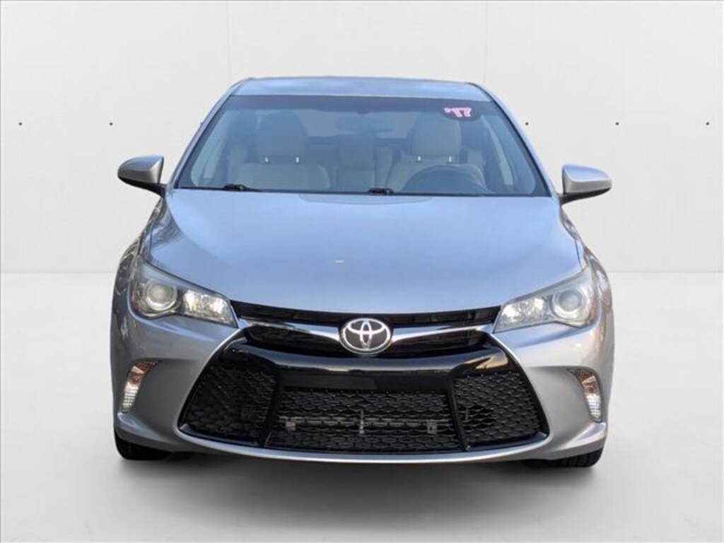 Used 2017 Toyota Camry SE Sedan