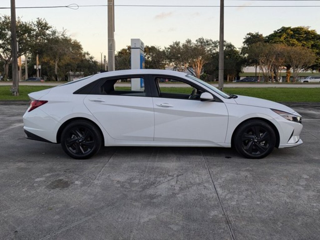 Used 2022 Hyundai Elantra SEL Sedan