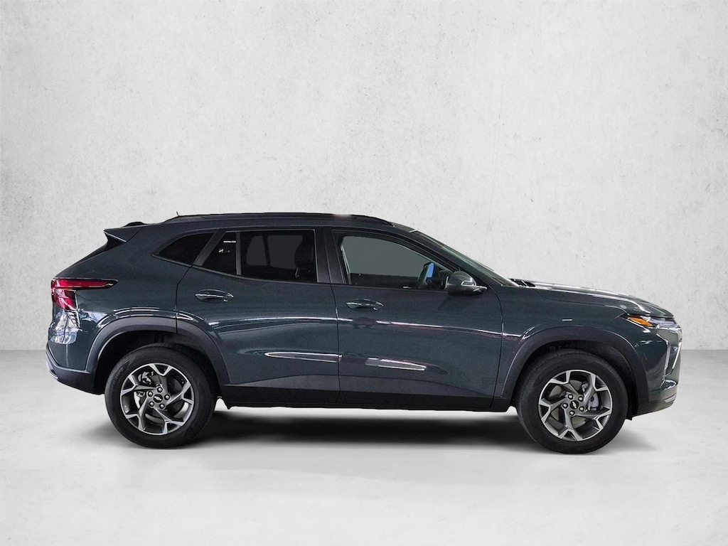 Used 2025 Chevrolet Trax LT SUV