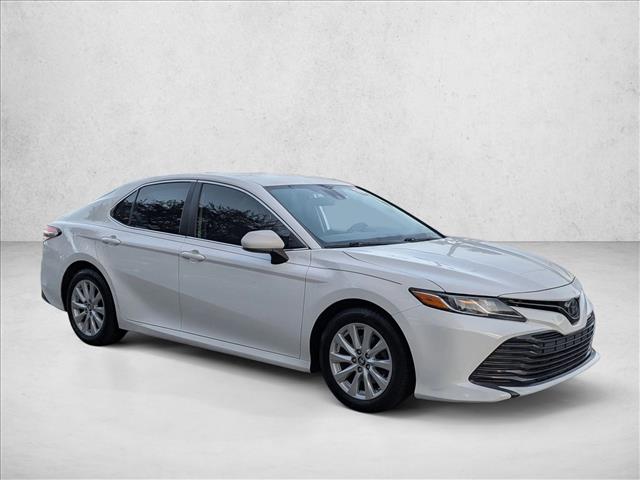 2019 Toyota Camry LE photo 3