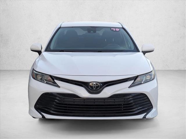 2019 Toyota Camry LE photo 2
