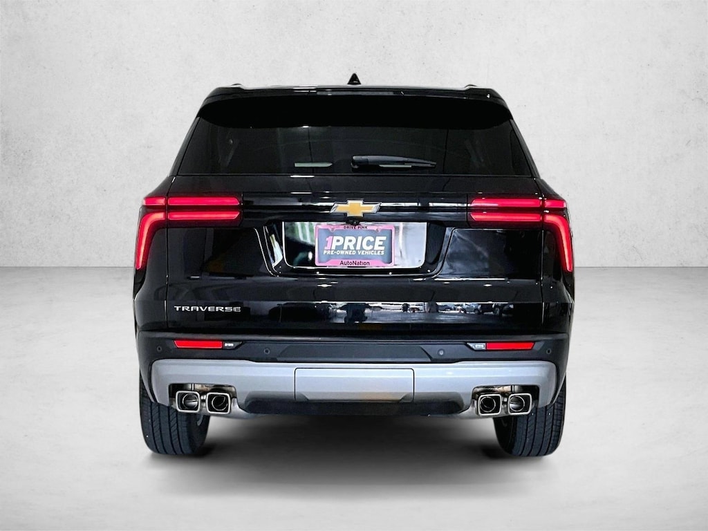Used 2025 Chevrolet Traverse FWD LT SUV