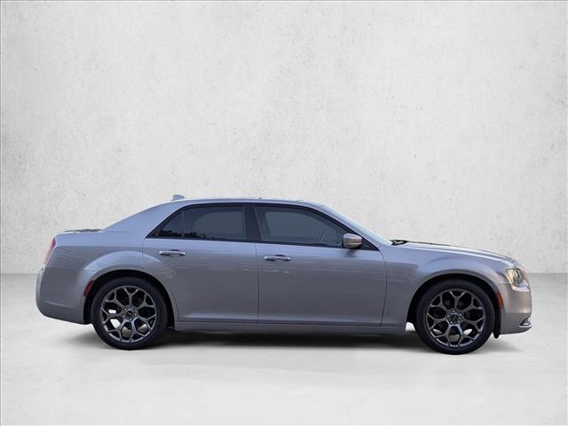 2018 Chrysler 300 photo 4