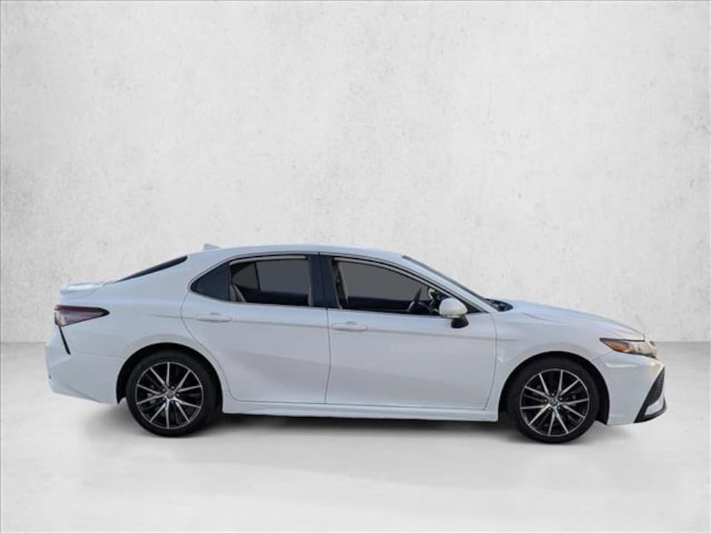 Used 2022 Toyota Camry SE Sedan