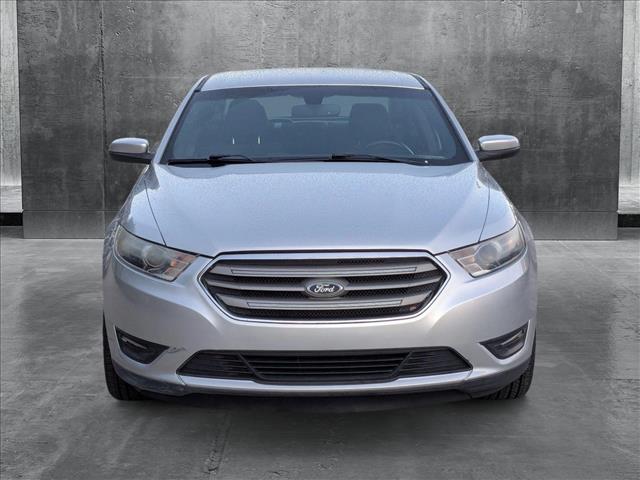 2017 Ford Taurus SEL photo 2