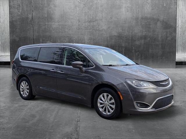 2019 Chrysler Pacifica Touring Plus photo 3