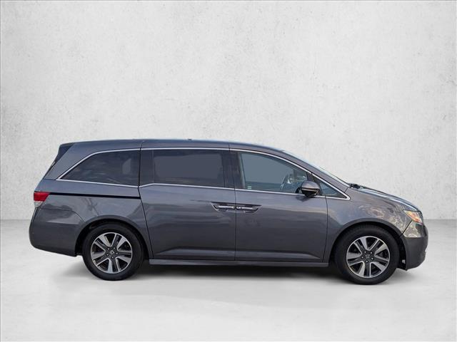 2016 Honda Odyssey Touring Elite photo 4
