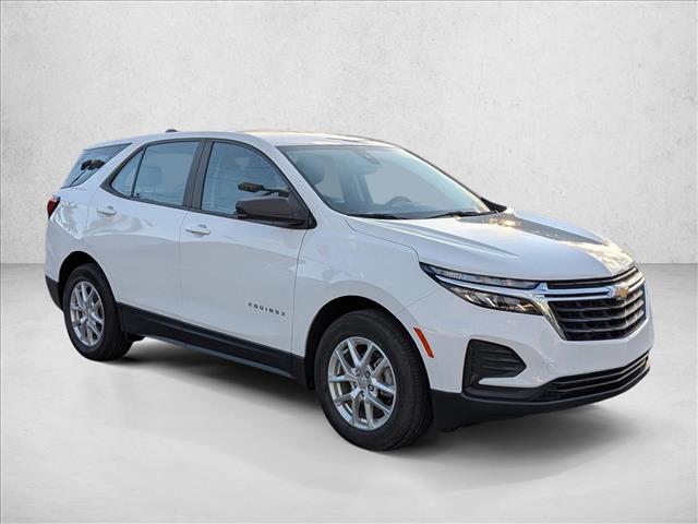 2022 Chevrolet Equinox LS photo 2