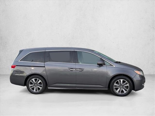 2016 Honda Odyssey Touring Elite photo 4